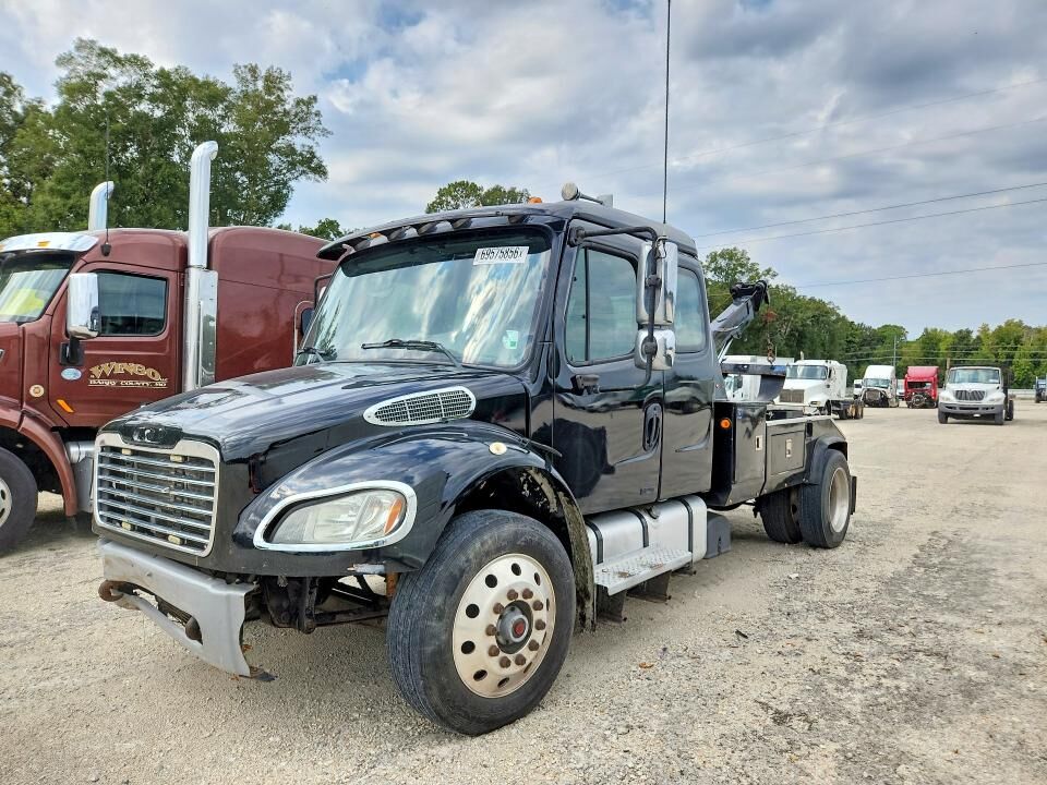 2005 FREIGHTLINER M2