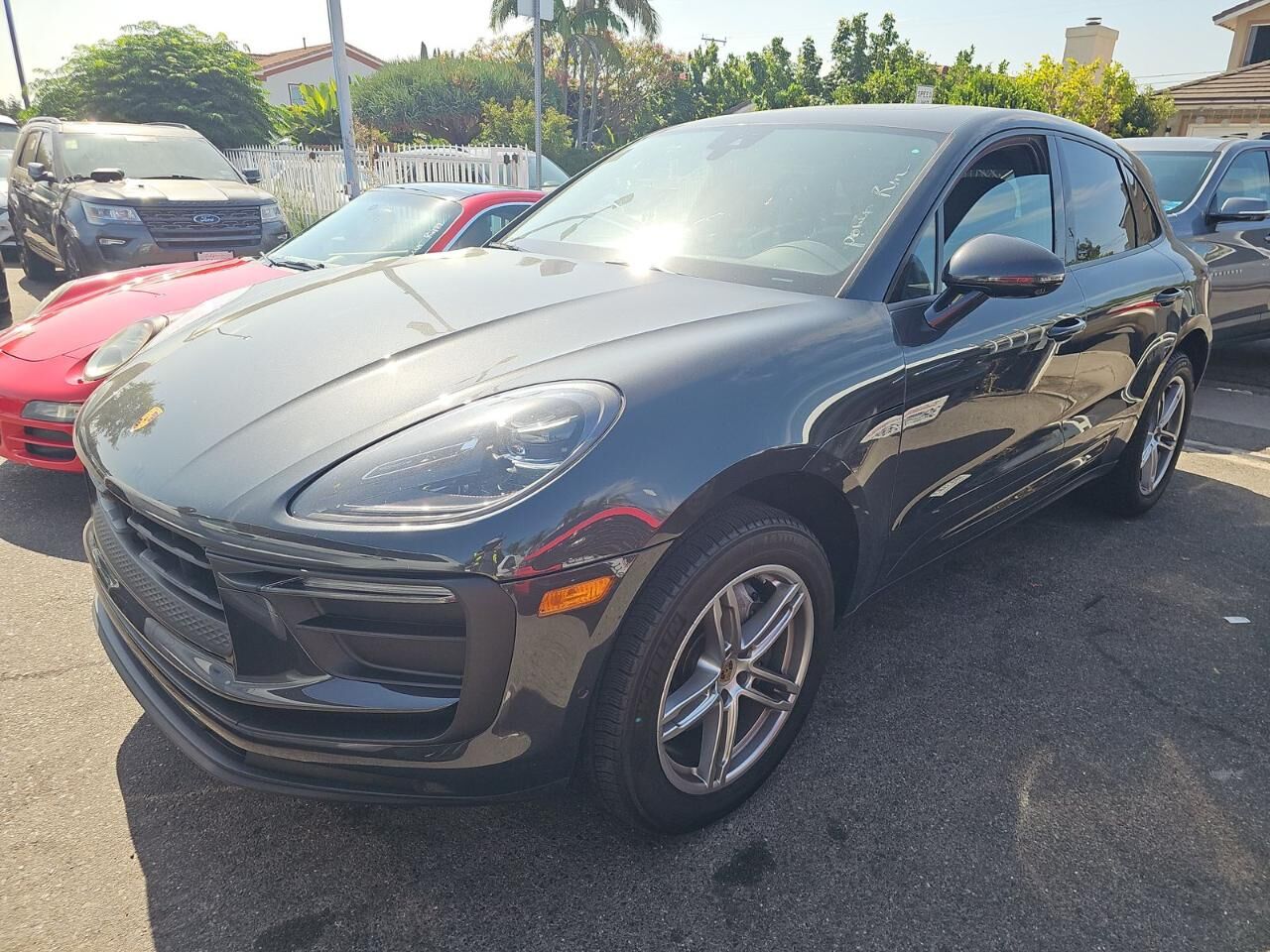 2025 PORSCHE Macan