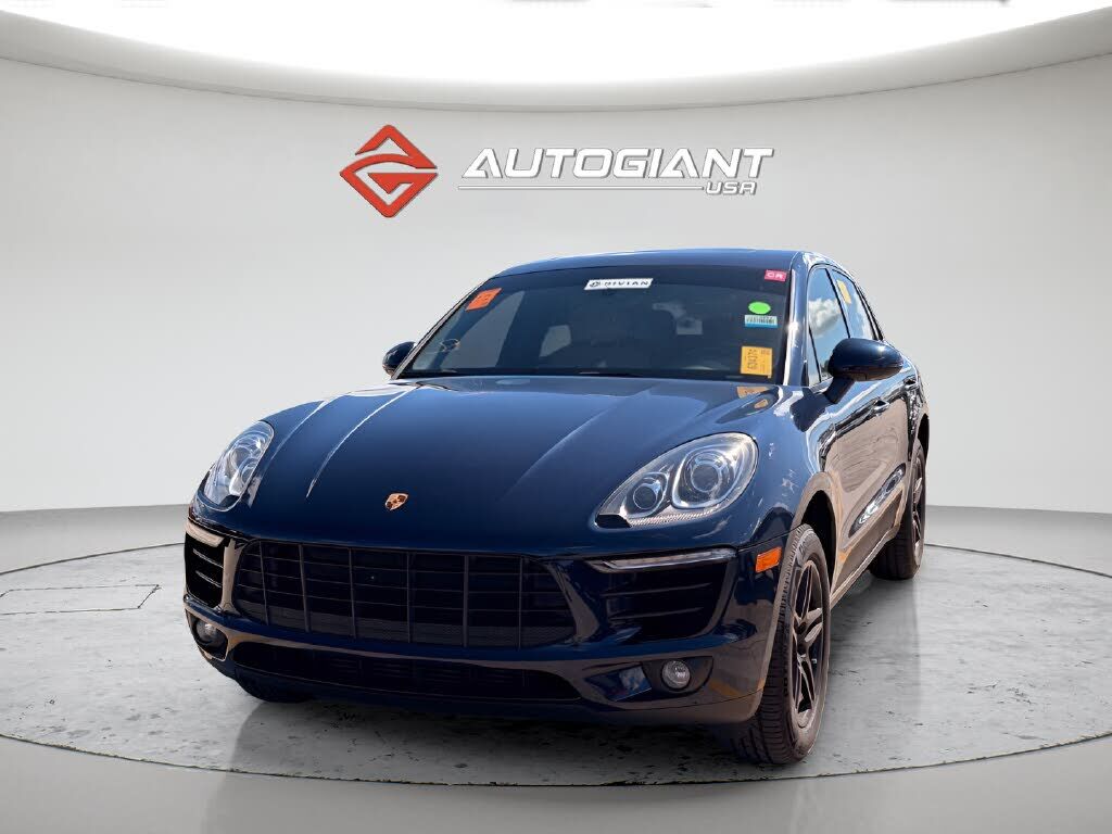 2017 PORSCHE Macan