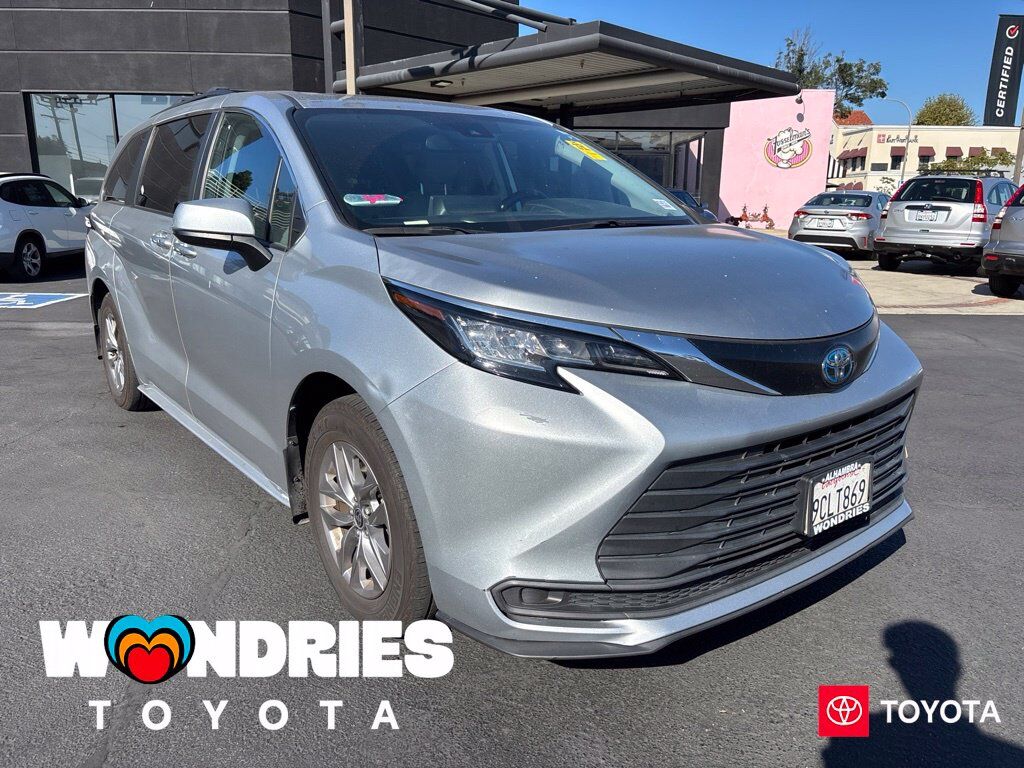 2022 TOYOTA Sienna