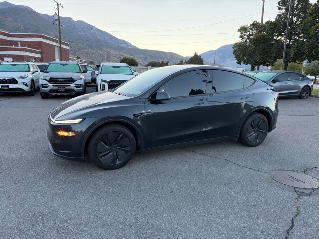 2026 TESLA Model Y