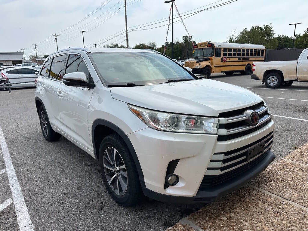 2017 TOYOTA Highlander