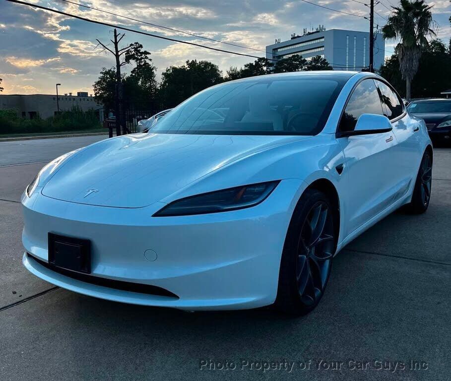 2025 TESLA Model 3
