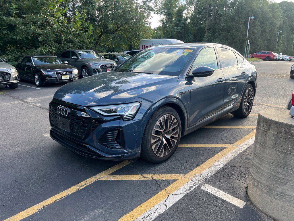 2024 AUDI Q8