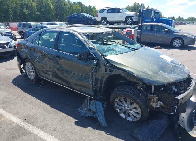 2013 TOYOTA Camry