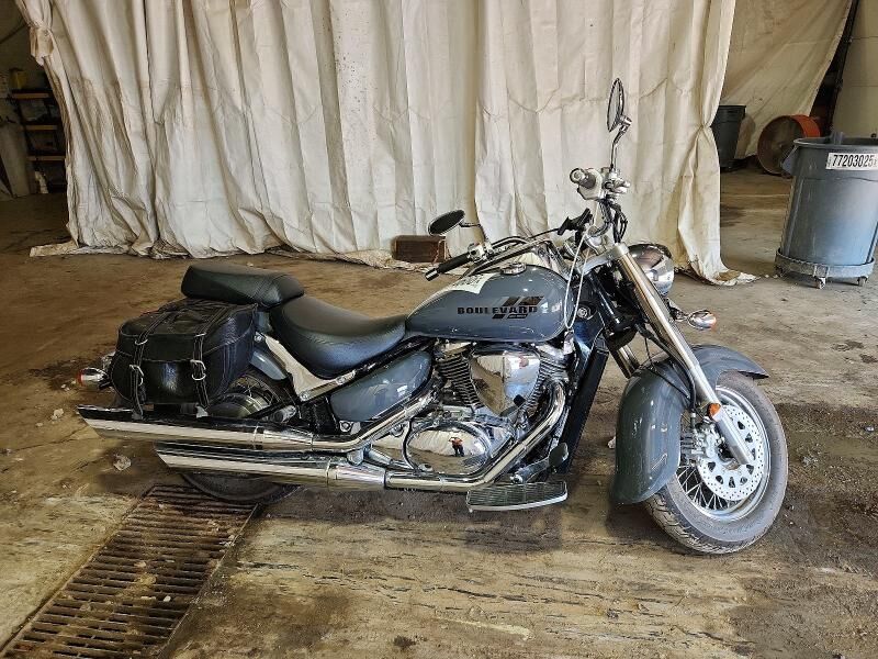 2025 SUZUKI Boulevard