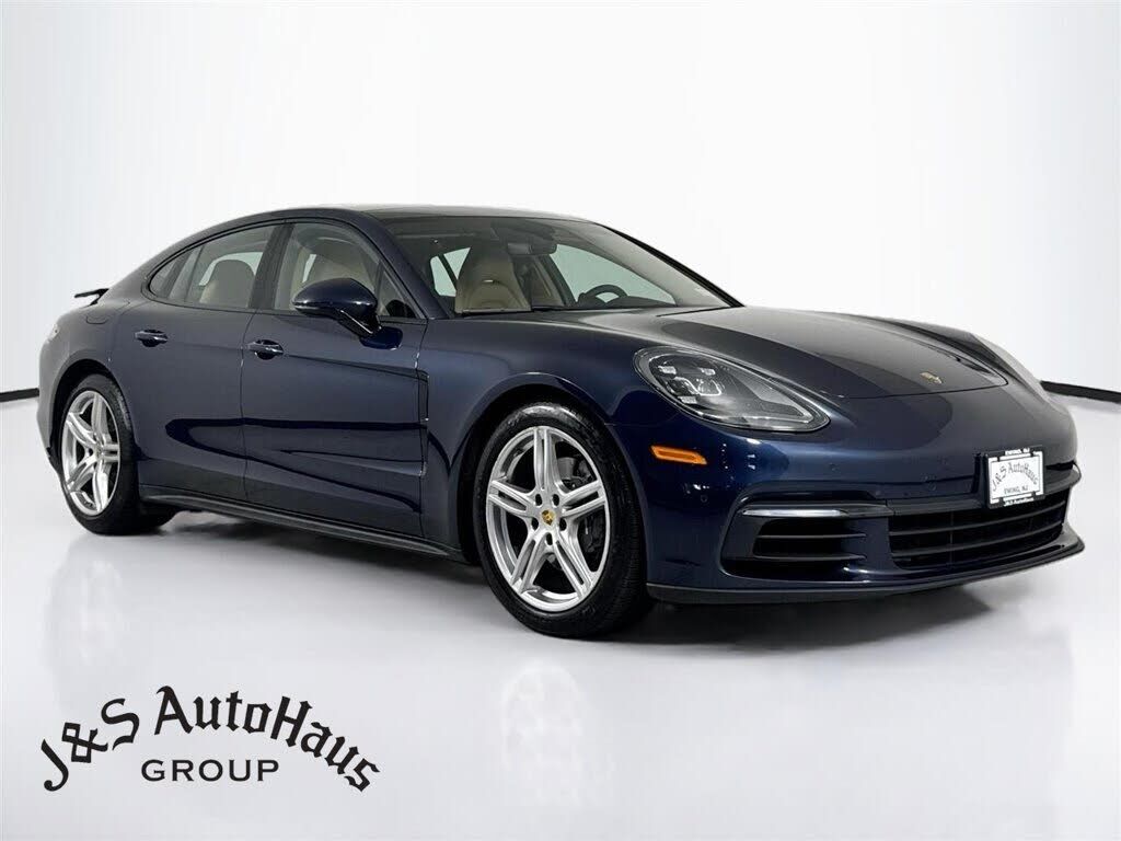 2018 PORSCHE Panamera