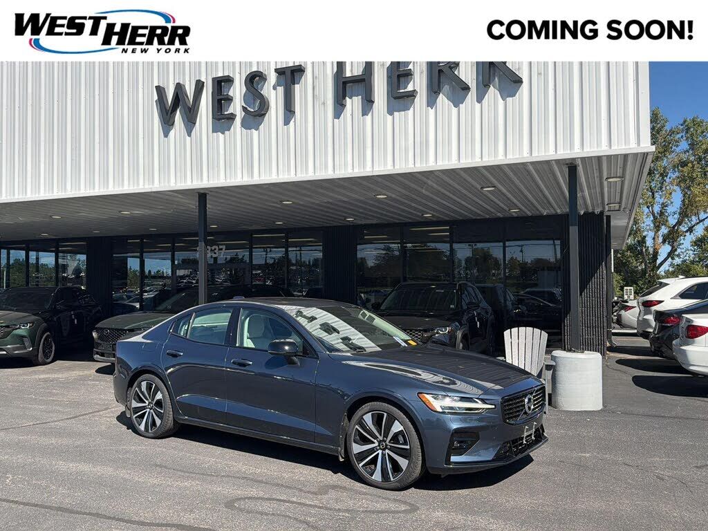2022 VOLVO S60