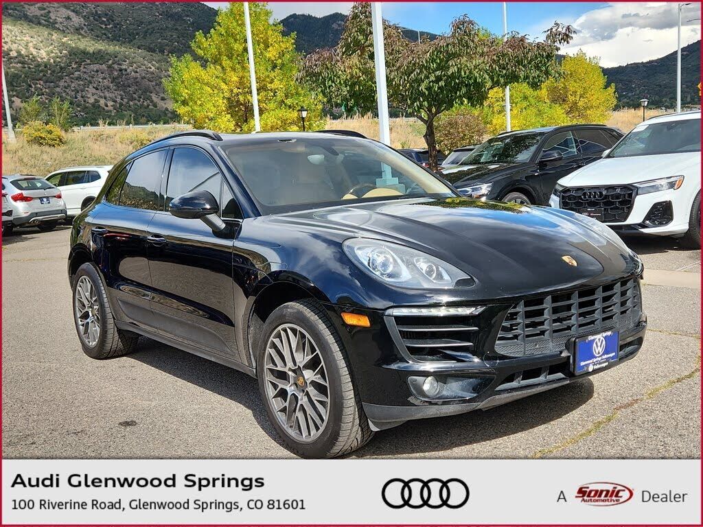 2016 PORSCHE Macan