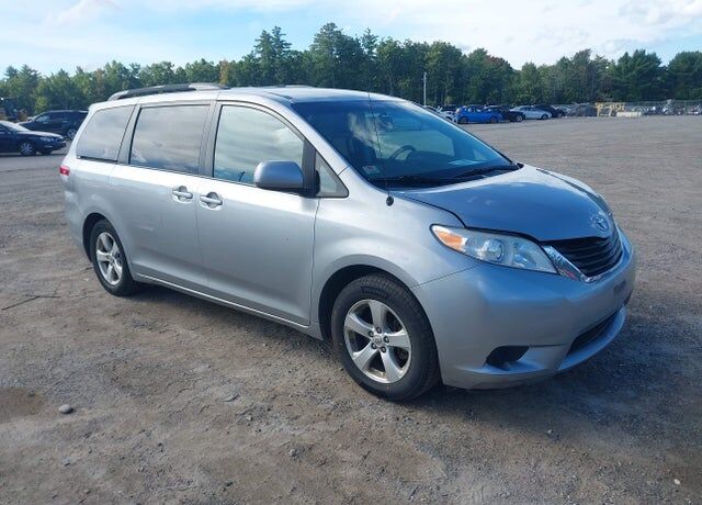 2011 TOYOTA Sienna