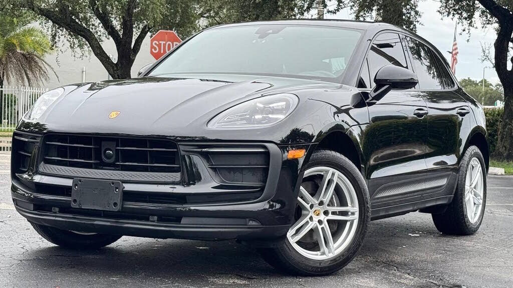 2023 PORSCHE Macan