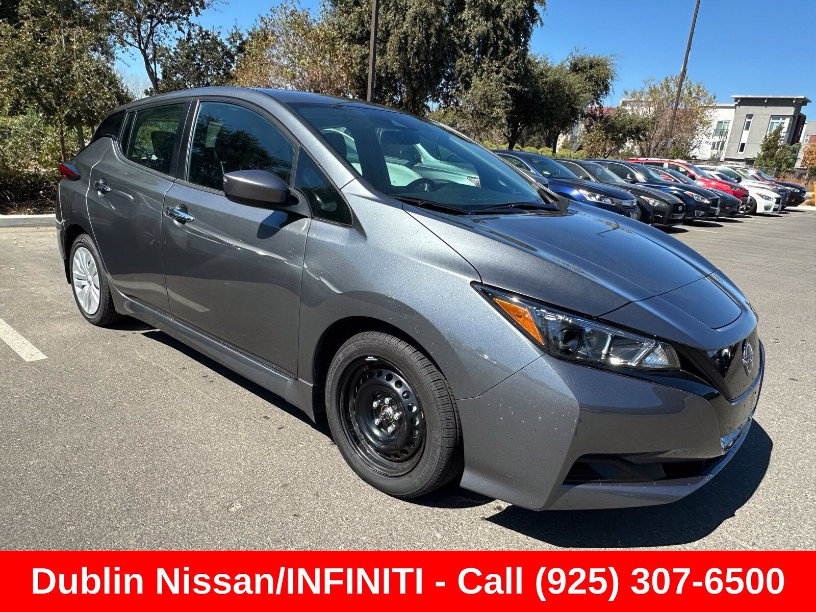 2025 NISSAN Leaf