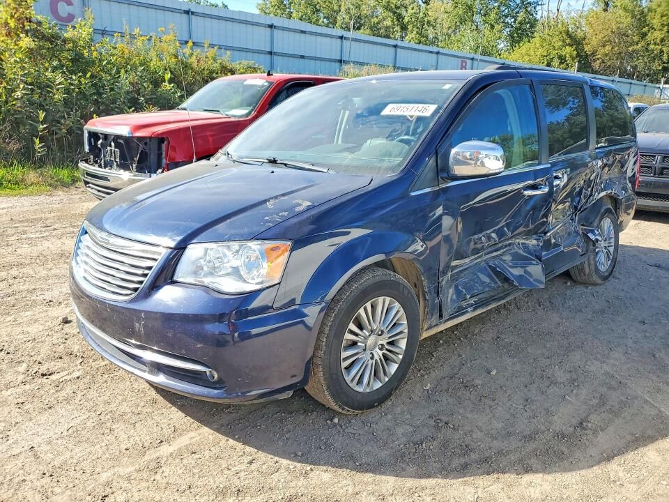 2016 CHRYSLER Town and Country