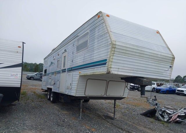 2001 SKYLINE CORPORATION Nomad