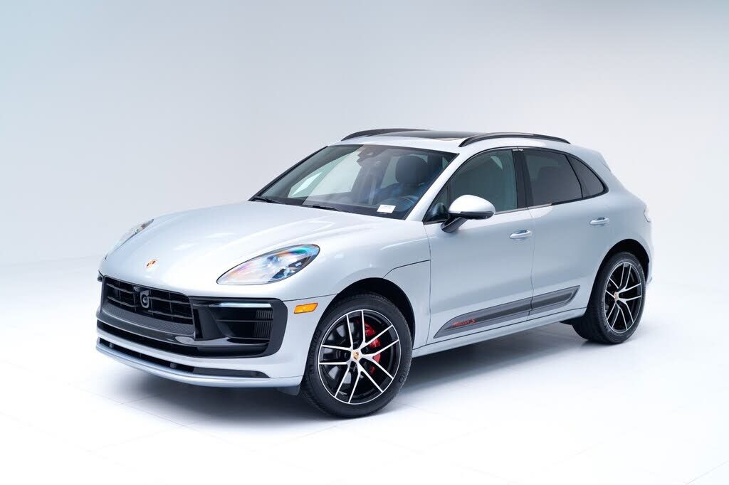 2026 PORSCHE Macan