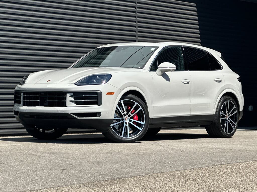 2025 PORSCHE Cayenne