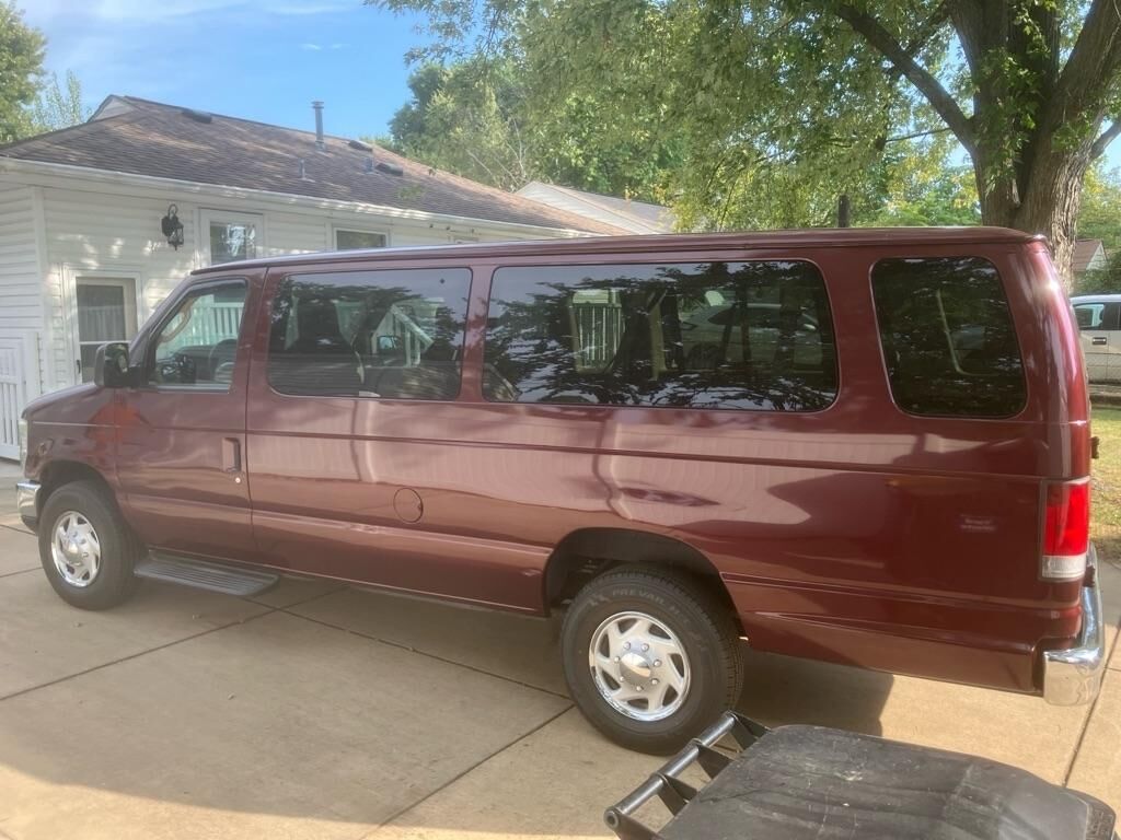 2010 FORD E-350