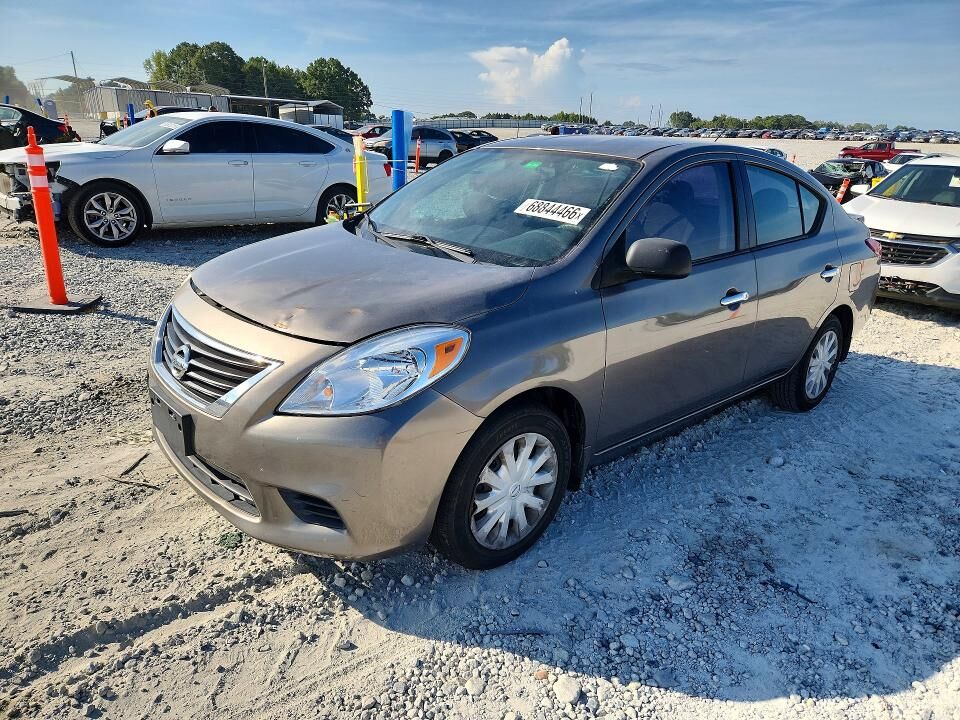2013 NISSAN Versa
