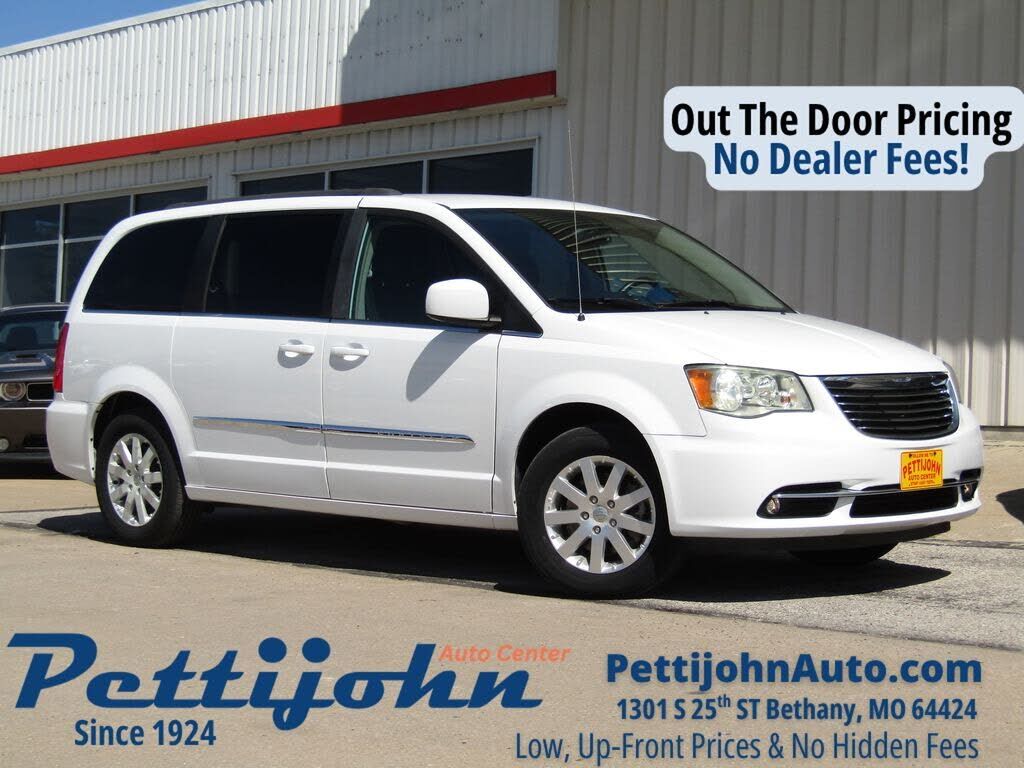 2016 CHRYSLER Town and Country