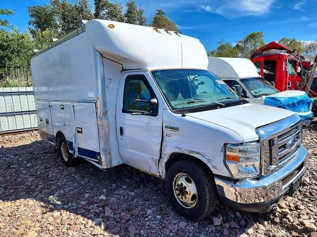 2013 FORD E-350
