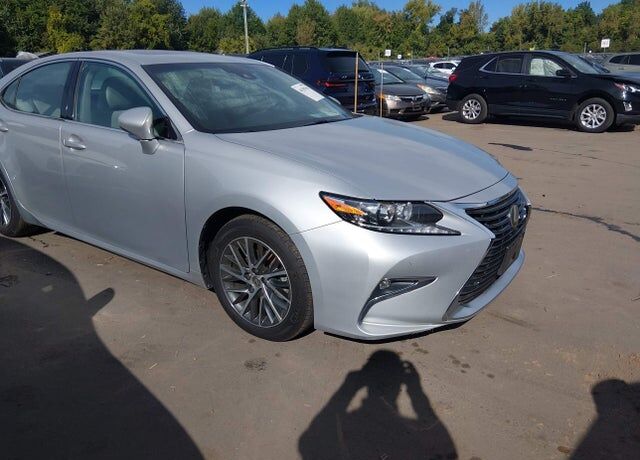 2017 LEXUS ES