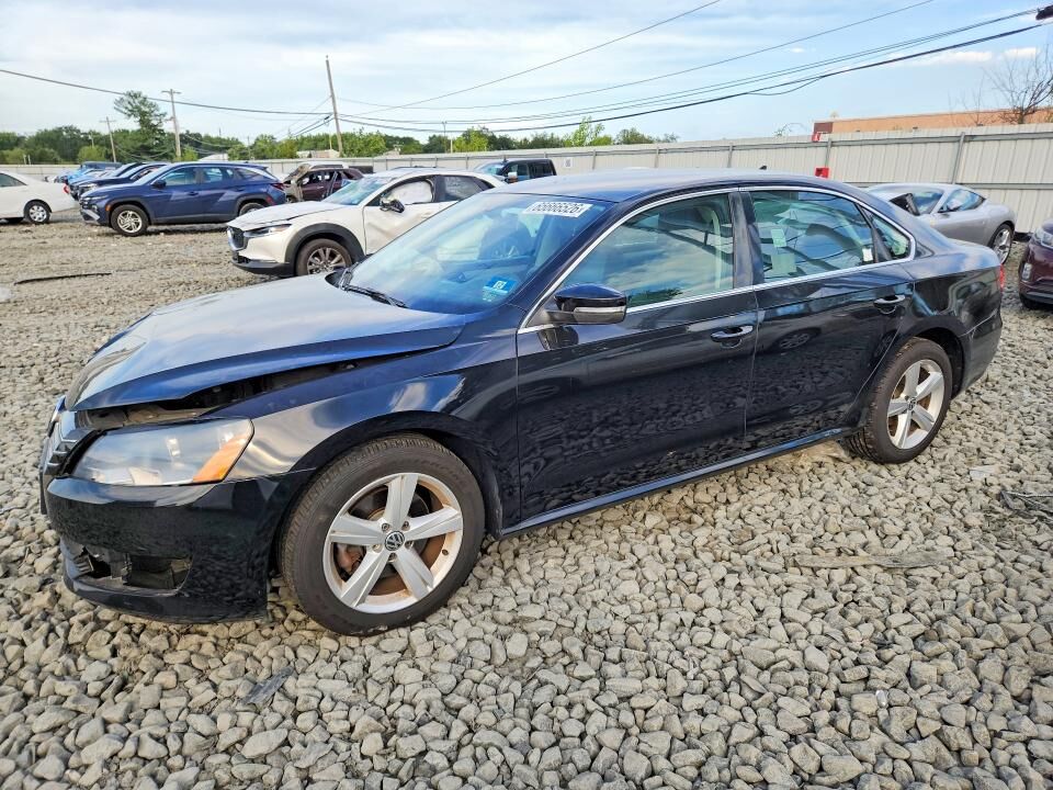2013 VOLKSWAGEN Passat