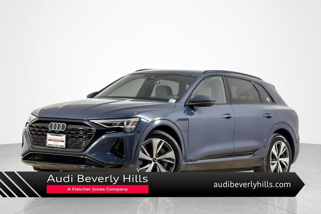 2024 AUDI Q8
