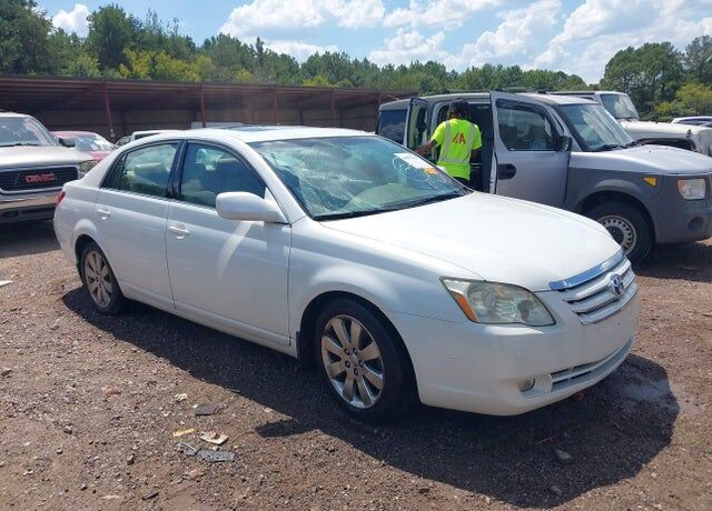 2005 TOYOTA Avalon