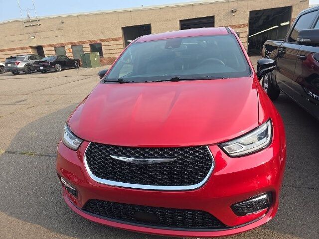 2025 CHRYSLER Pacifica