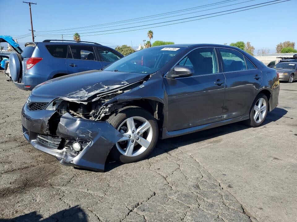 2013 TOYOTA Camry