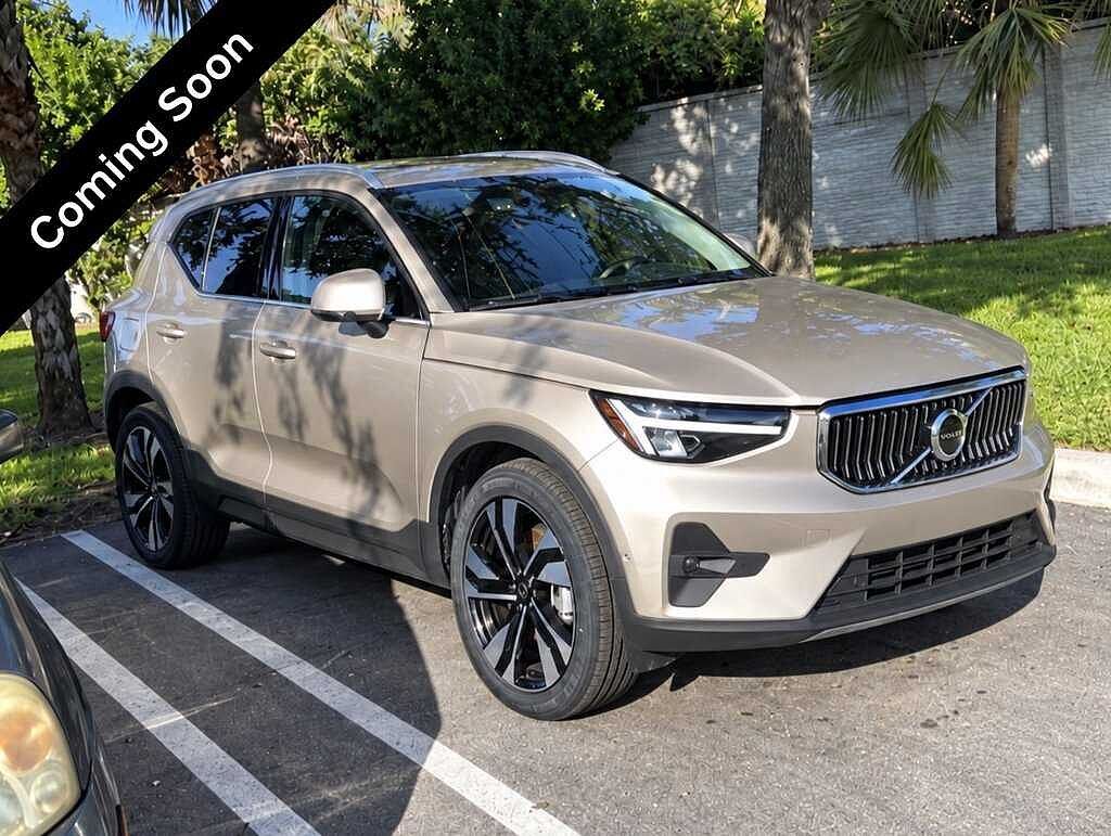 2024 VOLVO XC40