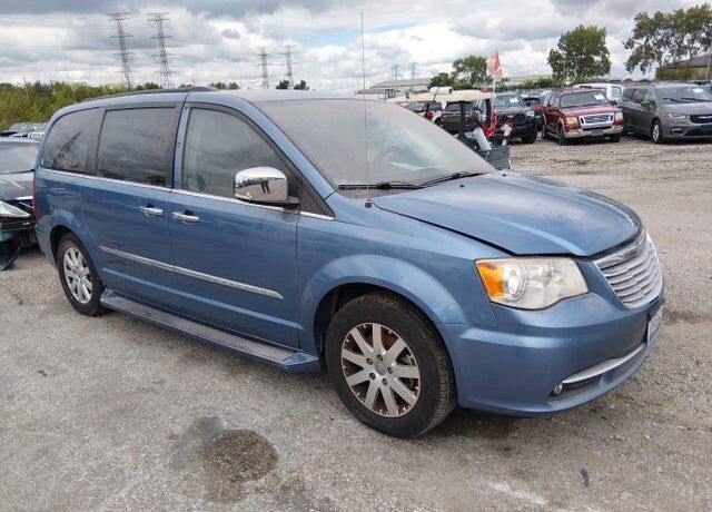 2012 CHRYSLER Town and Country