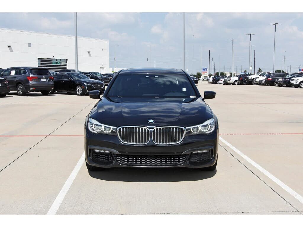 2019 BMW 740i