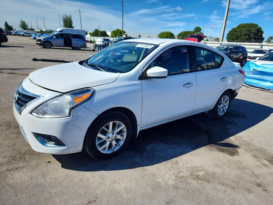 2017 NISSAN Versa