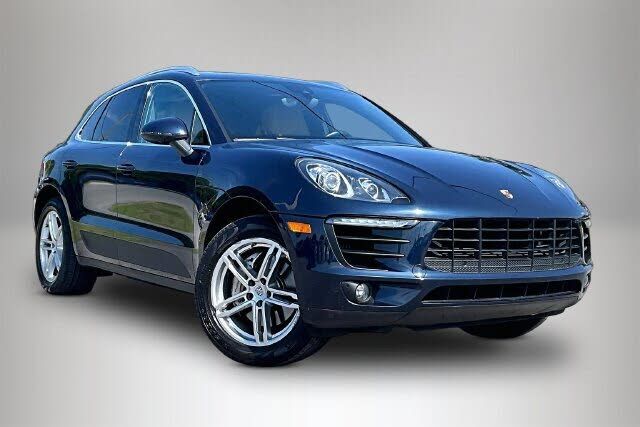 2017 PORSCHE Macan