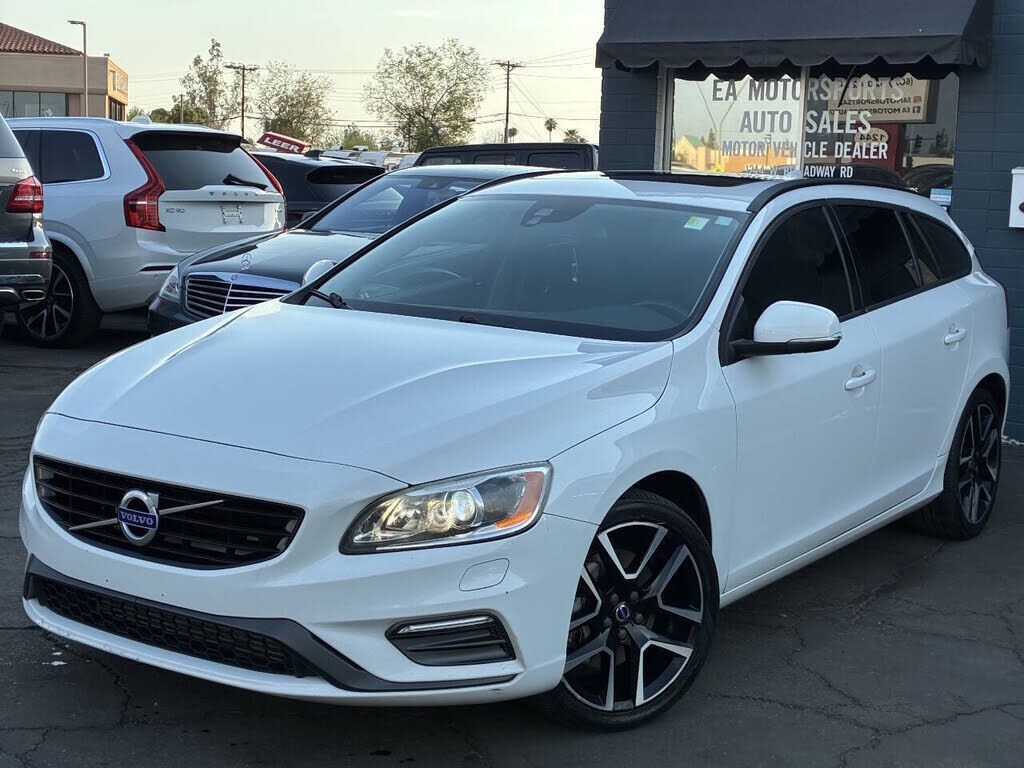 2018 VOLVO V60