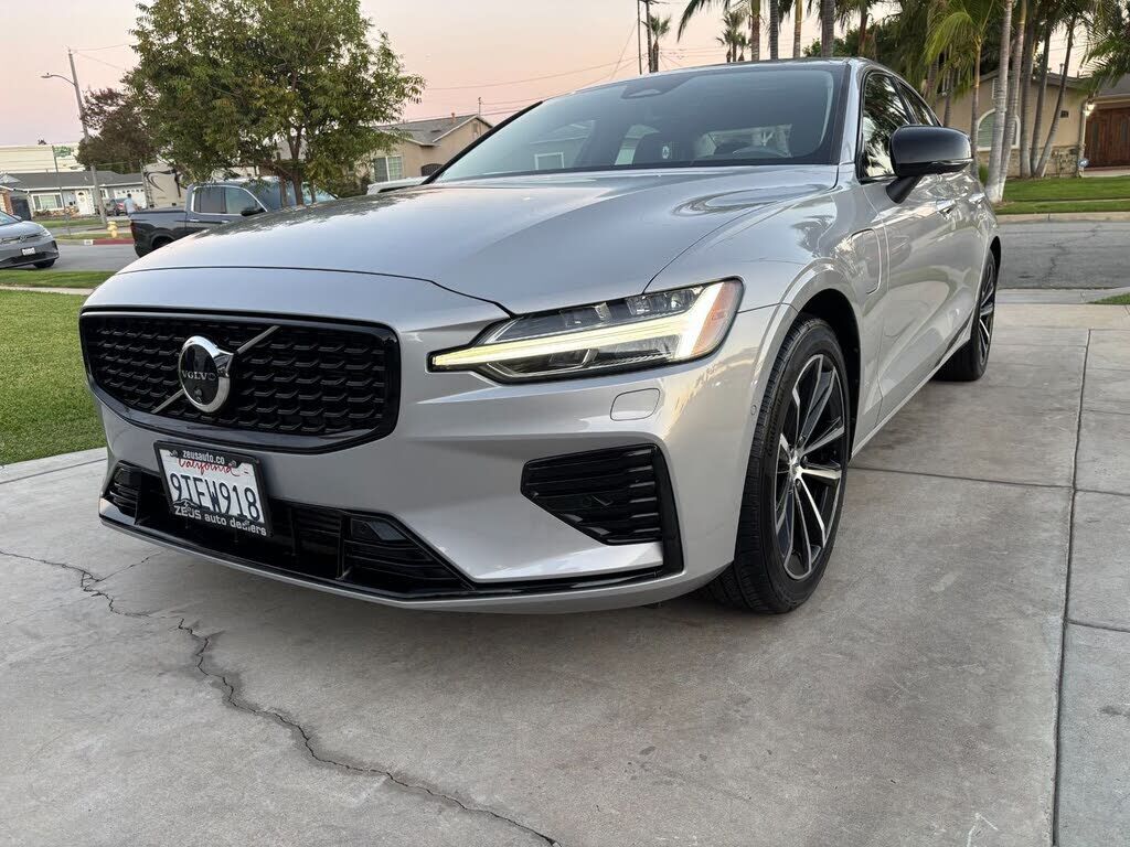 2025 VOLVO S60
