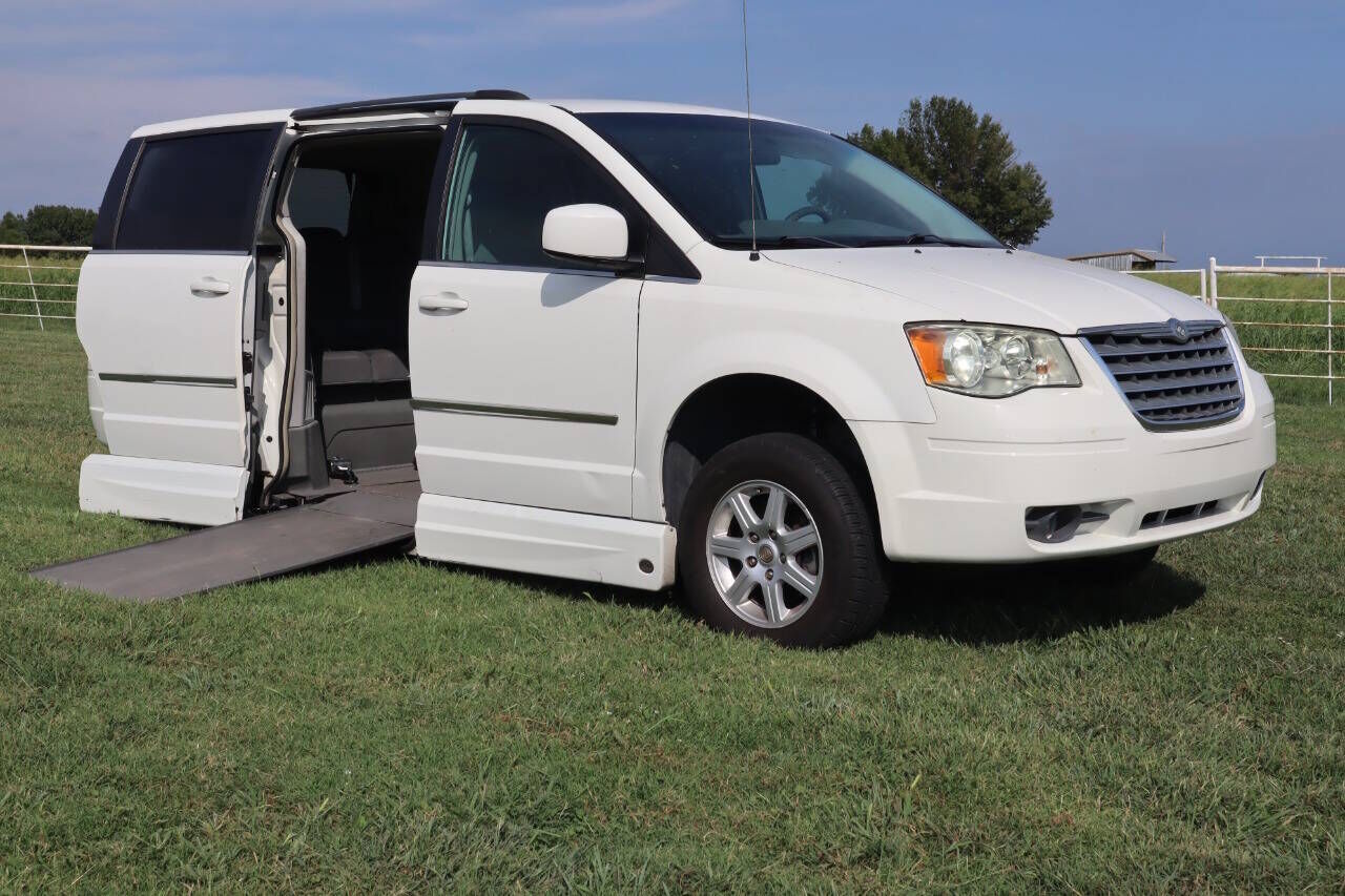 2010 CHRYSLER Town and Country