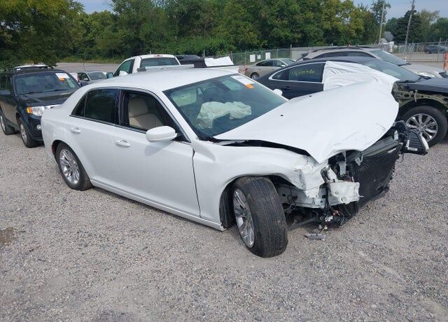 2019 CHRYSLER 300