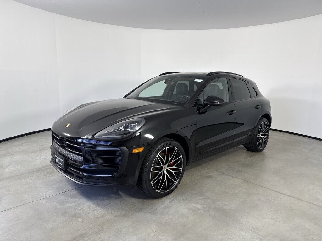 2026 PORSCHE Macan