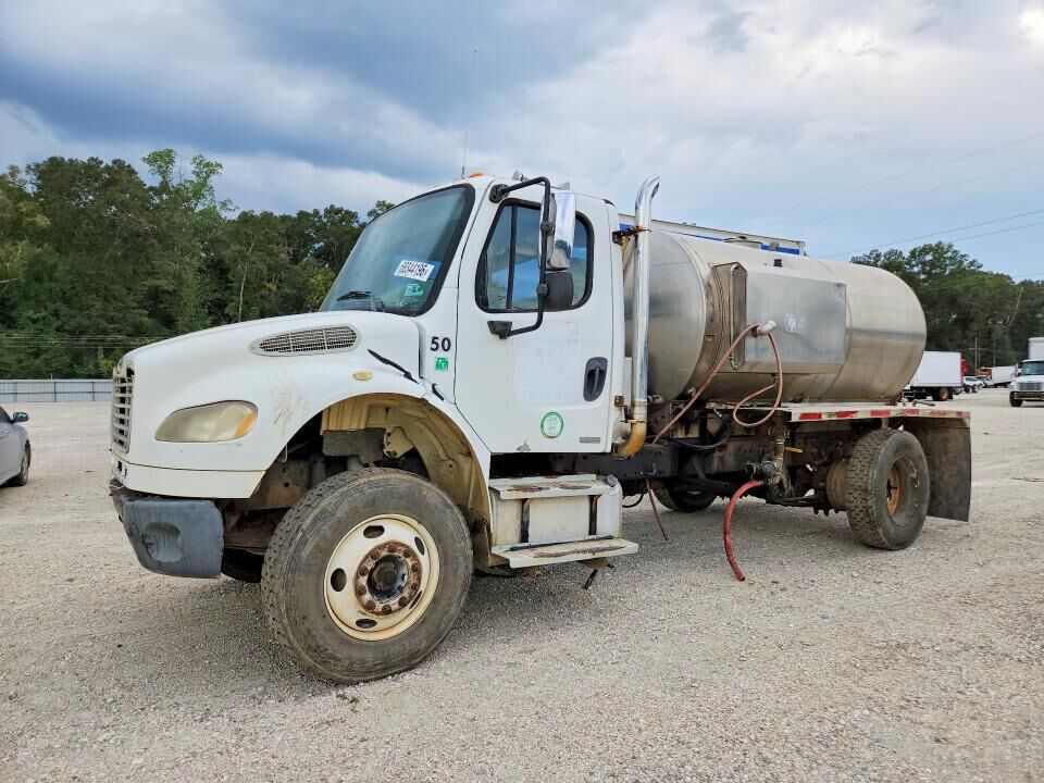 2005 FREIGHTLINER M2