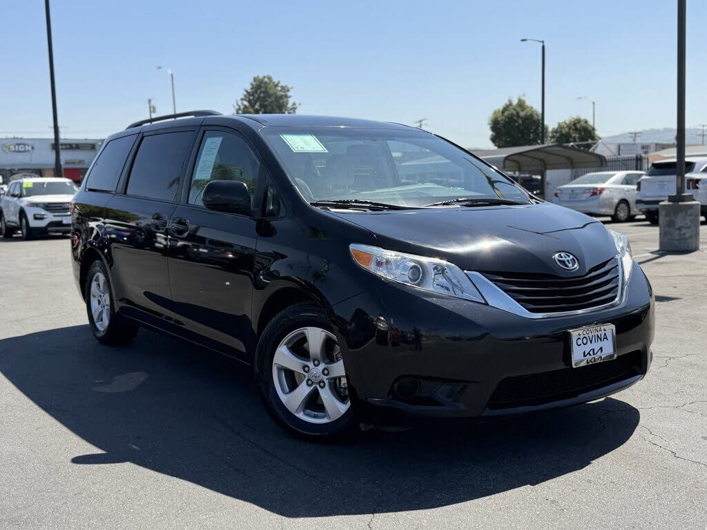 2017 TOYOTA Sienna