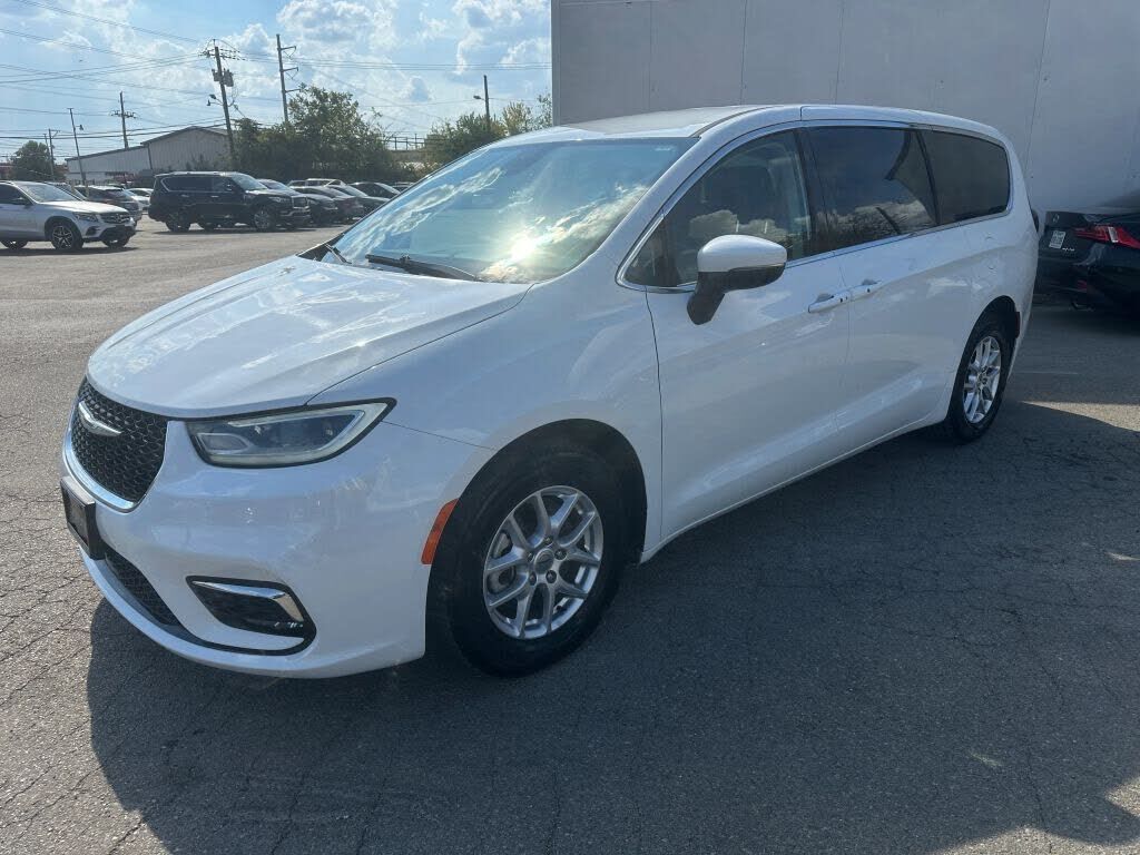 2023 CHRYSLER Pacifica