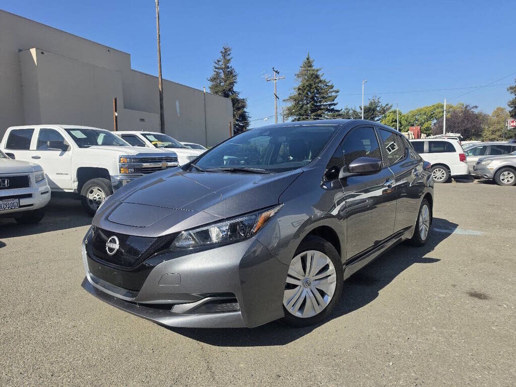 2025 NISSAN Leaf