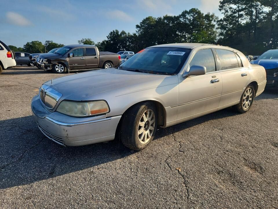 2011 LINCOLN Town Car