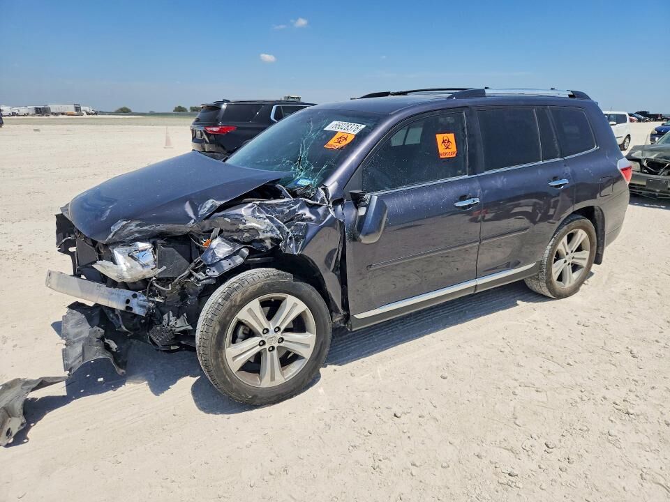 2013 TOYOTA Highlander