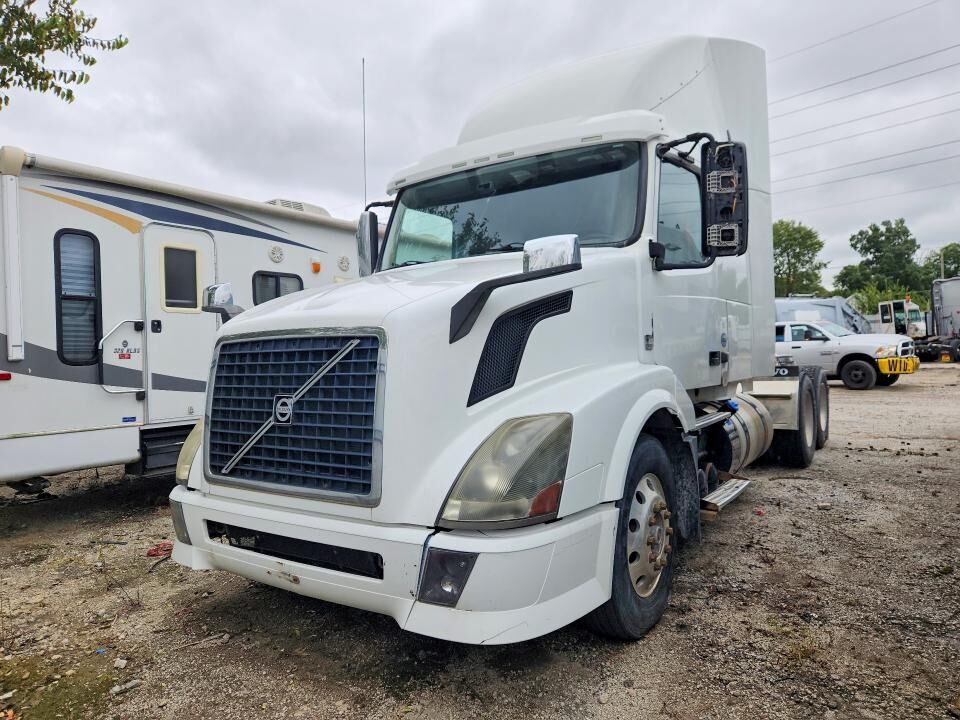 2015 VOLVO TRUCK VNL