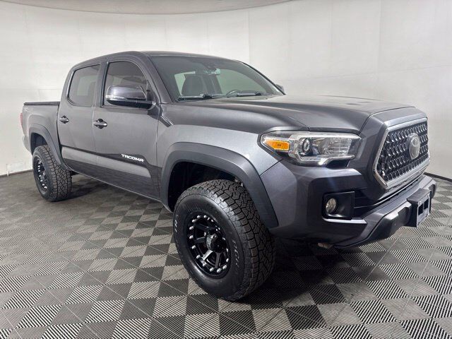 2018 TOYOTA Tacoma