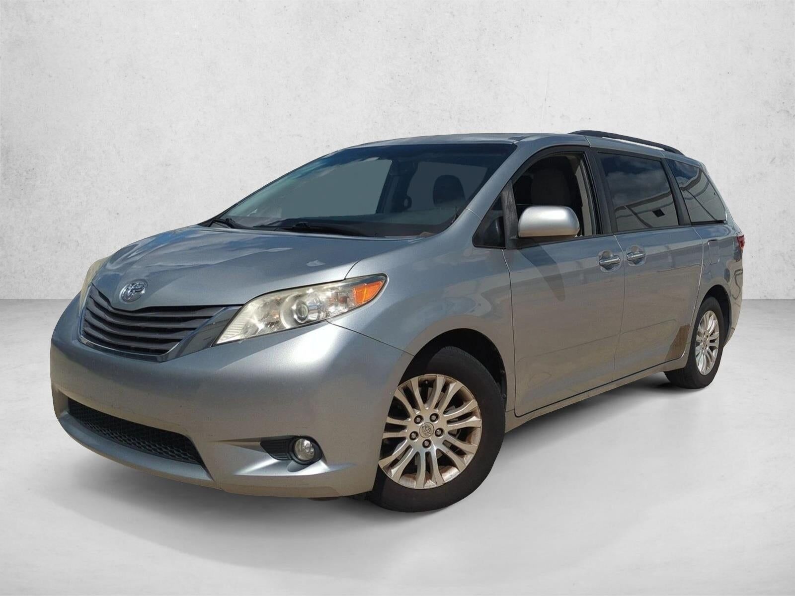 2016 TOYOTA Sienna
