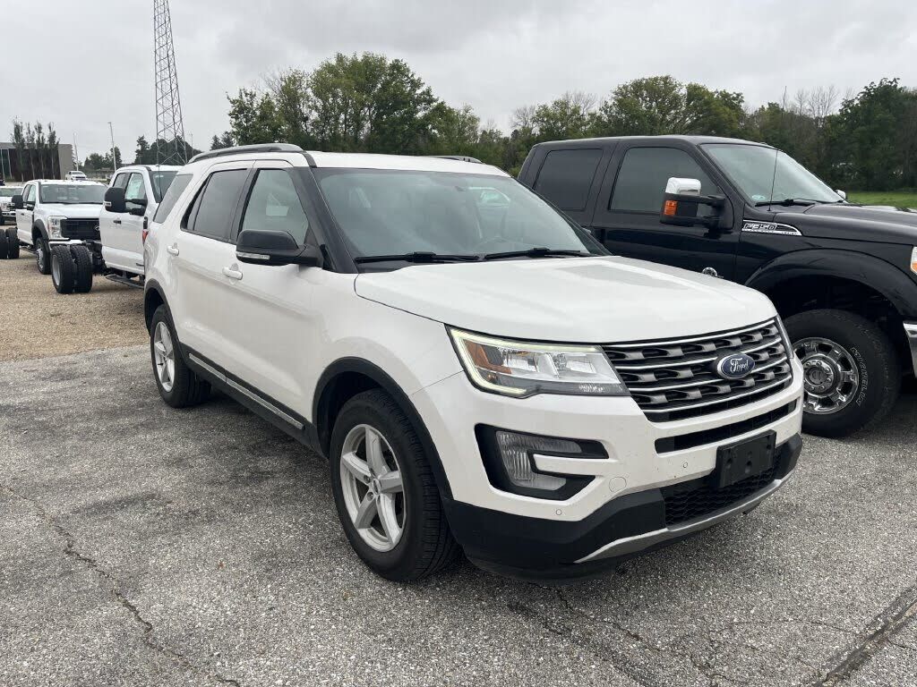 2017 FORD Explorer